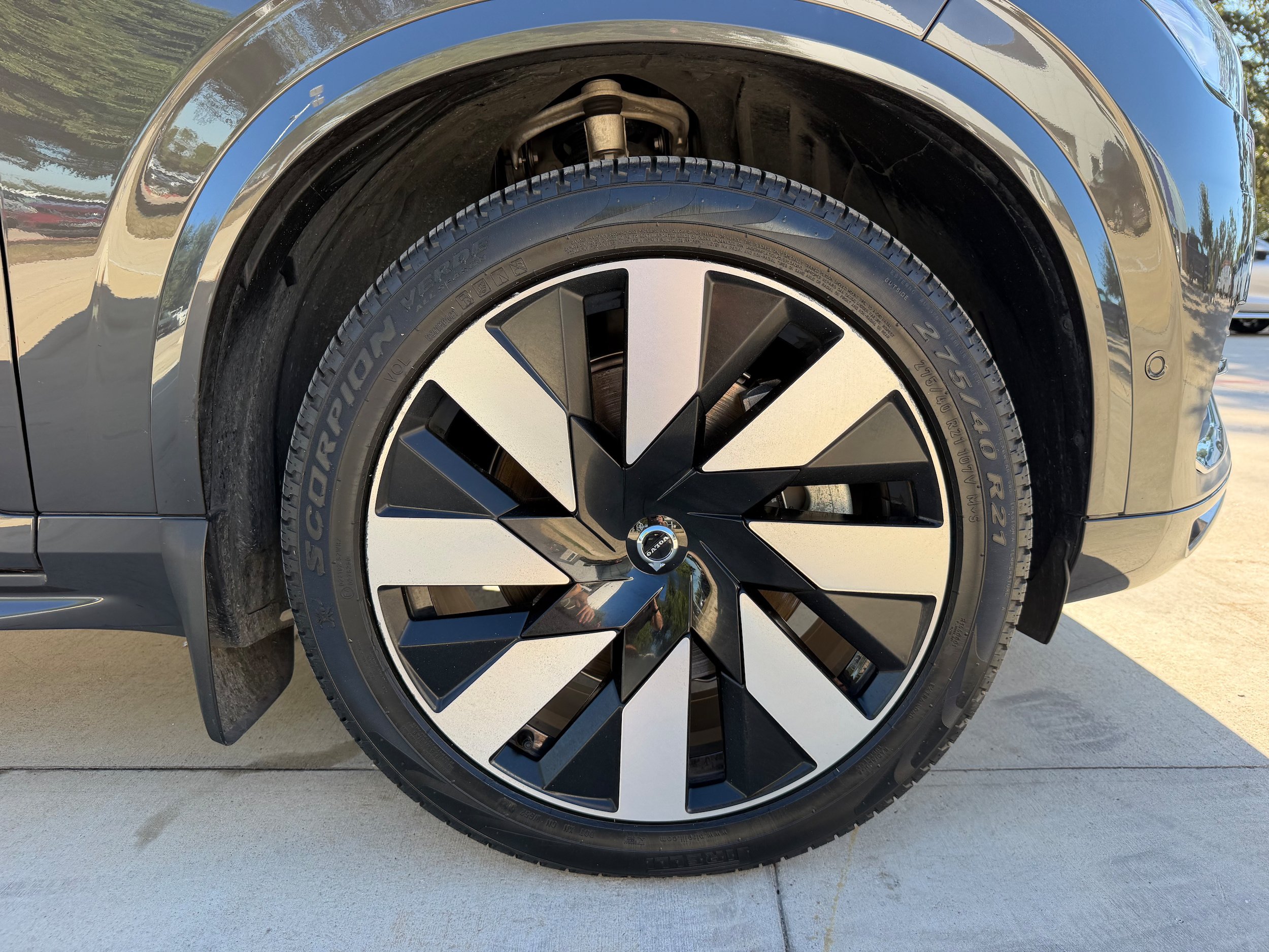 Certified 2024 Volvo XC90 T8 Plus w/ Protection Package Premier AWD/4WD image 9