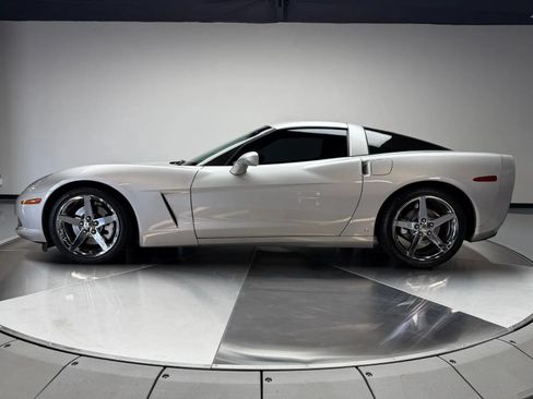 Used 2006 Chevrolet Corvette Coupe w/ Preferred Equipment Group RWD image 4
