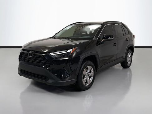 Used 2022 Toyota RAV4 XLE w/ Convenience Package AWD/4WD image 5