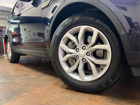 Used 2018 Land Rover Discovery SE image 41