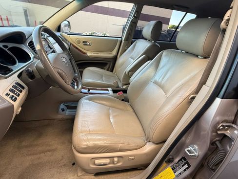 Used 2004 Toyota Highlander 4WD V6 image 13