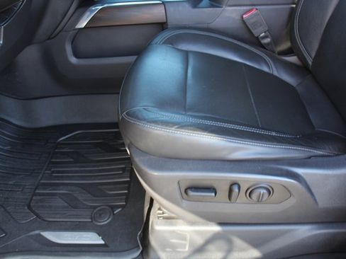 Used 2020 GMC Sierra 1500 SLT image 35