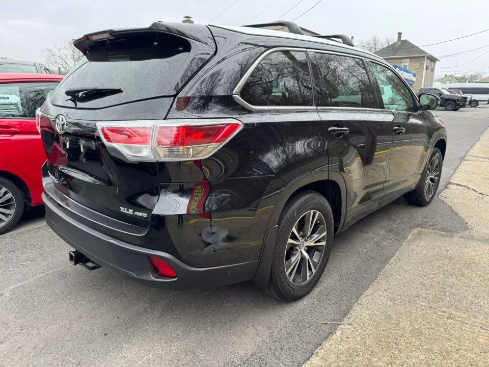 Used 2016 Toyota Highlander XLE AWD/4WD image 6
