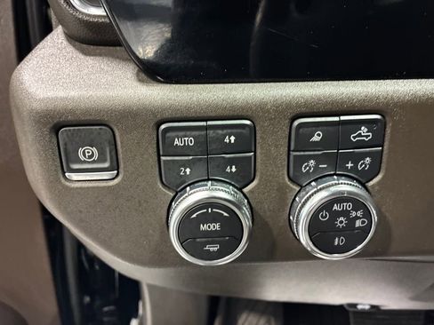 Used 2025 GMC Sierra 1500 SLT w/ SLT Premium Plus Package AWD/4WD image 27