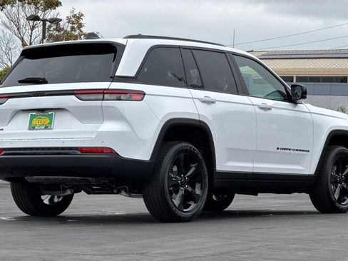 New 2025 Jeep Grand Cherokee Laredo image 4