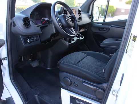 Used 2019 Mercedes-Benz Sprinter 2500 image 24