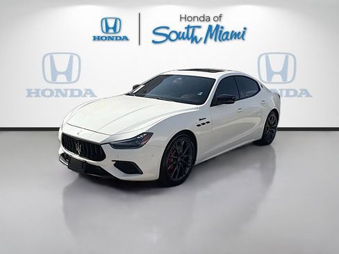 Used 2022 Maserati Ghibli Modena Q4 AWD/4WD image 3