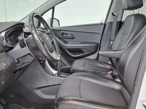 Used 2019 Chevrolet Trax LT w/ LT Convenience Package FWD image 21