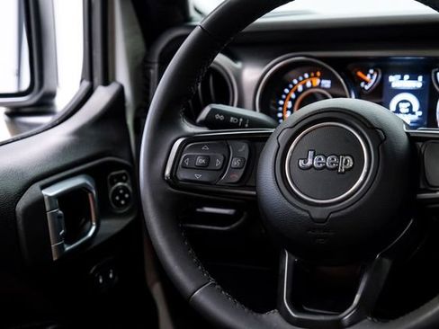 Used 2023 Jeep Gladiator Sport AWD/4WD image 46