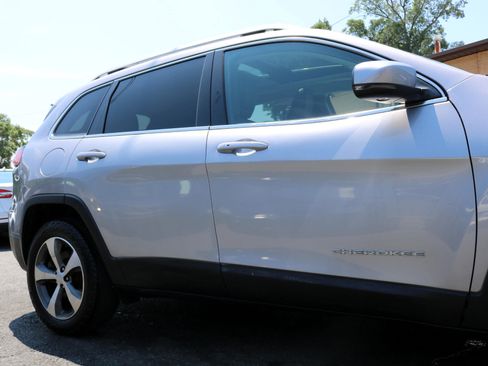 Used 2020 Jeep Cherokee Limited image 12