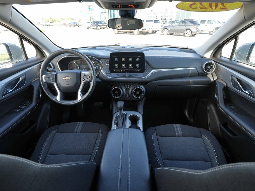 Used 2025 Chevrolet Blazer LT AWD/4WD image 29