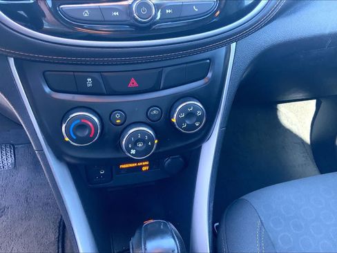Used 2018 Chevrolet Trax LS FWD image 35