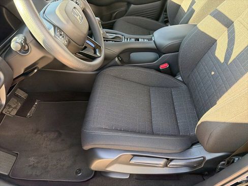 Certified 2025 Honda HR-V LX image 7