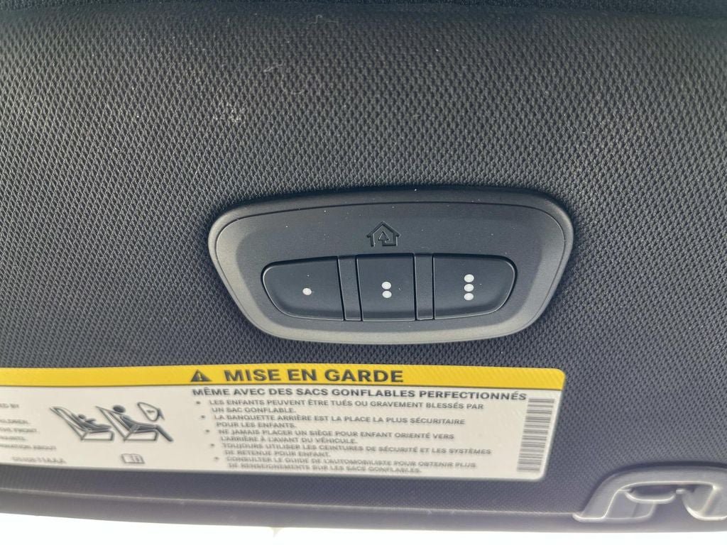 Used 2025 Chrysler Pacifica Limited FWD image 41