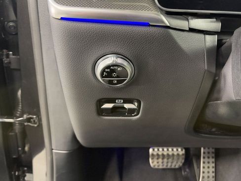 Used 2025 Mercedes-Benz GLC 350e 4MATIC w/ AMG Line image 10