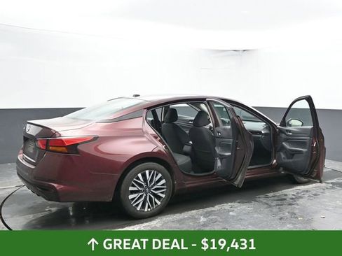 Used 2025 Nissan Altima 2.5 SV image 57