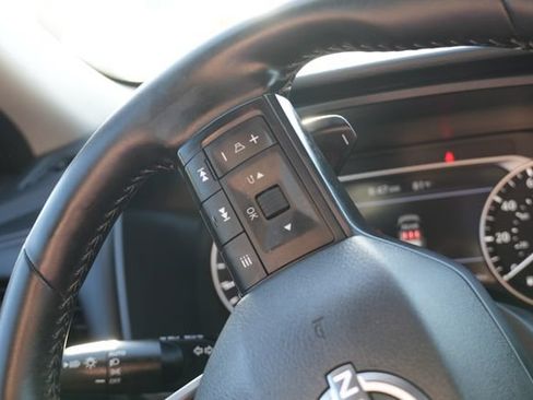 Used 2025 Nissan Rogue SV AWD/4WD image 25