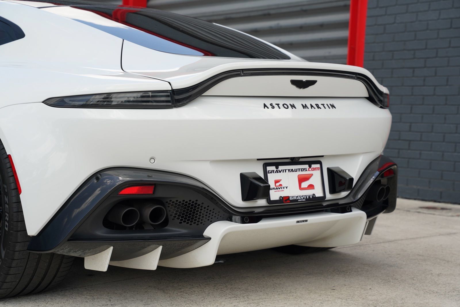 Used 2023 Aston Martin V8 Vantage Coupe RWD image 13