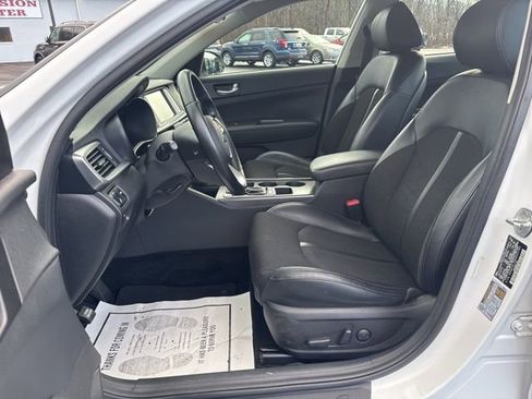 Used 2019 Kia Optima S image 9