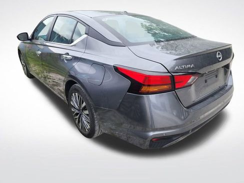 Used 2025 Nissan Altima 2.5 SV FWD image 8