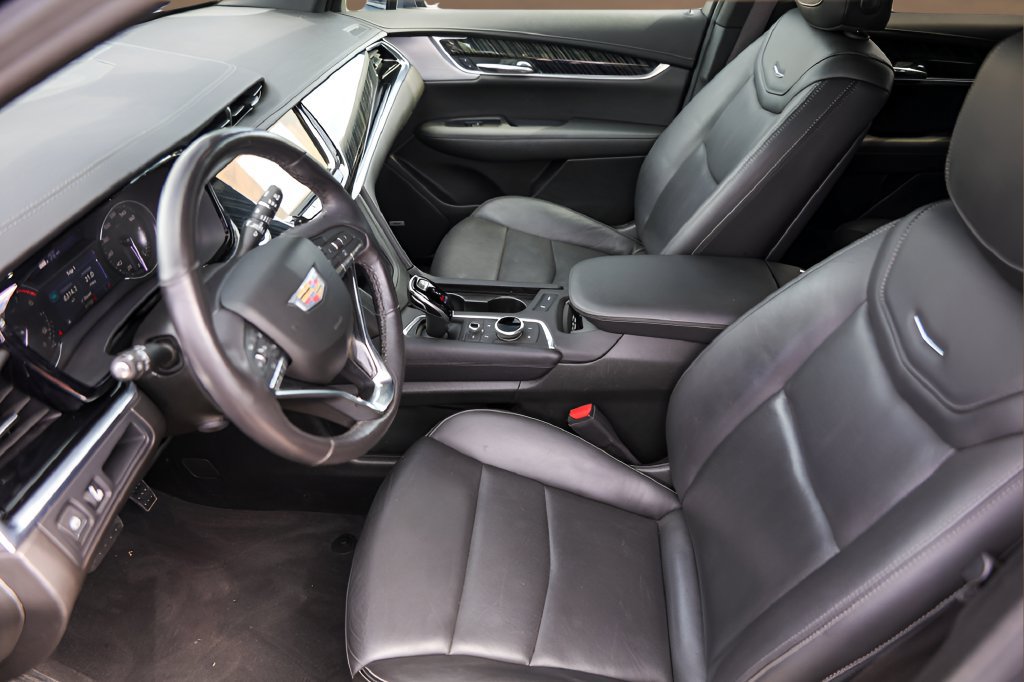 Certified 2025 Cadillac XT6 Premium Luxury FWD image 11
