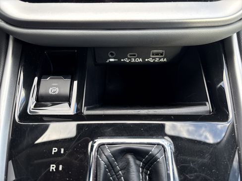 Used 2024 Subaru Legacy Limited image 9