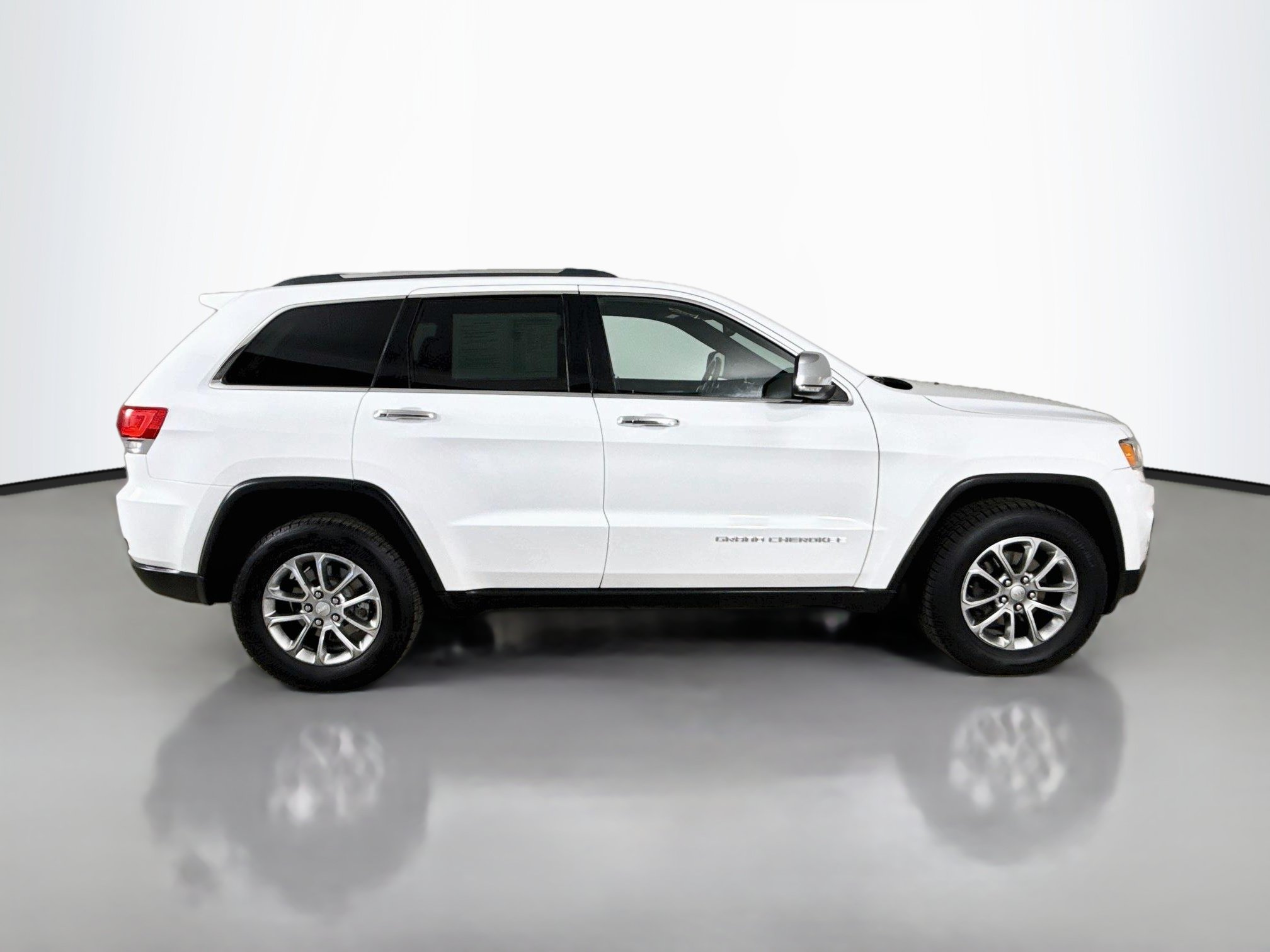 Used 2016 Jeep Grand Cherokee Limited AWD/4WD image 9