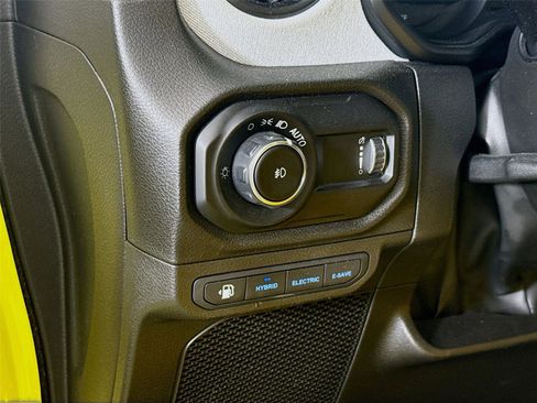 Used 2024 Jeep Wrangler Sport S image 6