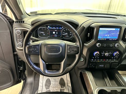 Certified 2022 GMC Sierra 2500 Denali image 3