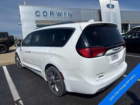 Used 2017 Chrysler Pacifica Limited FWD image 4