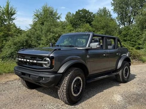 Used 2022 Ford Bronco Outer Banks w/ Sasquatch Package AWD/4WD image 2