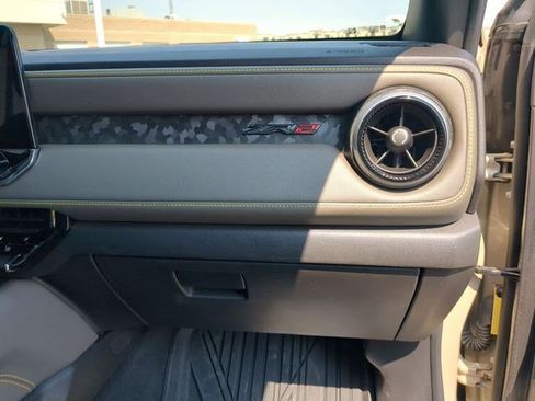 Used 2024 Chevrolet Colorado ZR2 w/ Technology Package AWD/4WD image 31