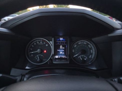 Used 2022 Toyota Tacoma TRD Off-Road AWD/4WD image 28