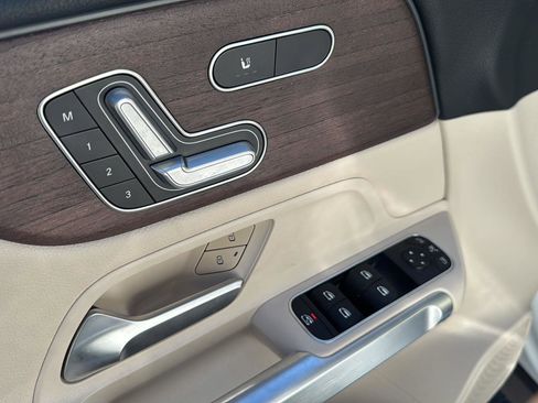 Used 2023 Mercedes-Benz GLB 250 image 17