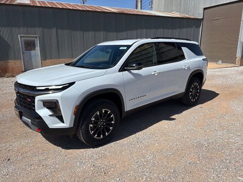 New 2026 Chevrolet Traverse Z71 w/ Enhanced Driving Package image 2