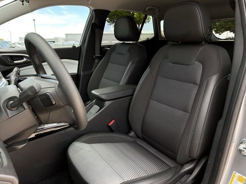 Used 2025 Chevrolet Trax LT image 27