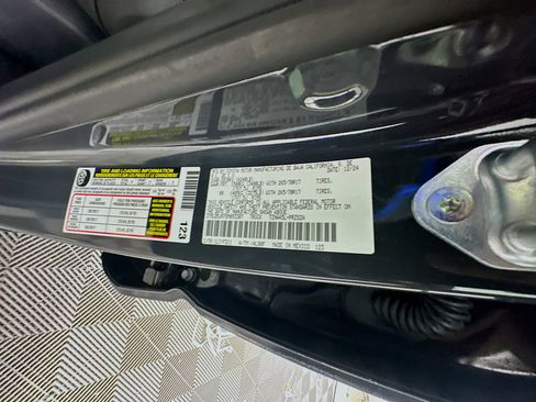 Used 2025 Toyota Tacoma TRD Off-Road image 12