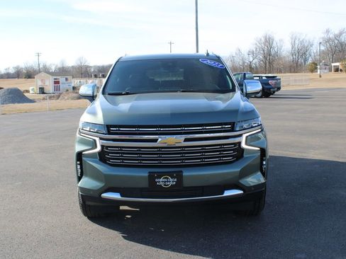Used 2023 Chevrolet Suburban Premier image 3