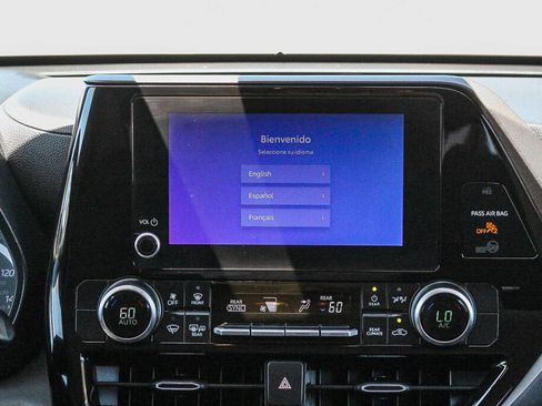 Certified 2025 Toyota Highlander LE FWD image 4