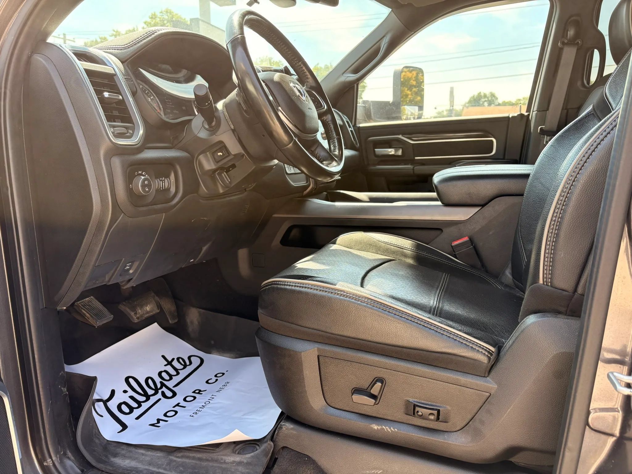 Used 2021 RAM 3500 Laramie w/ Night Edition AWD/4WD image 13