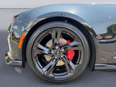 Used 2022 Chevrolet Camaro LT w/ LPO, Ground Effects Package RWD image 9