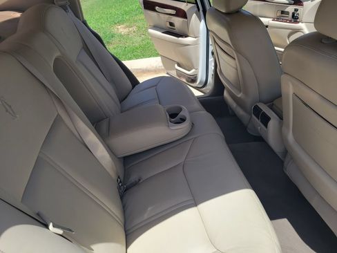 Used 2003 Lincoln Town Car Cartier RWD image 15