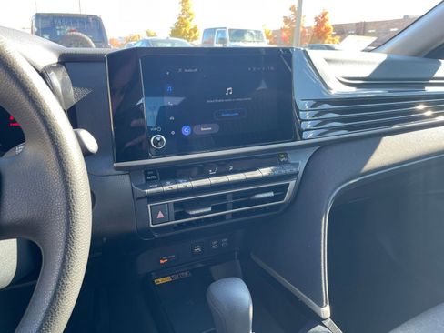 Used 2025 Toyota Camry LE image 18