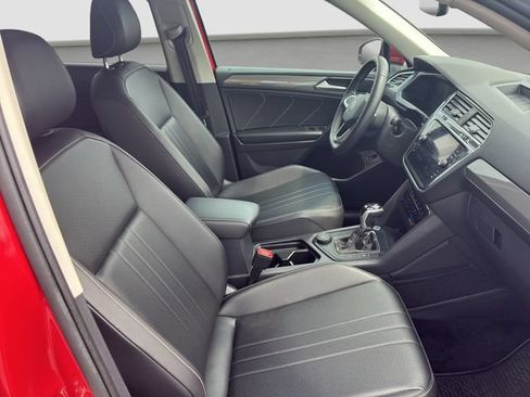 Used 2022 Volkswagen Tiguan SE AWD/4WD image 9