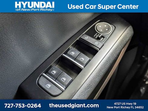 Used 2023 Kia Soul LX w/ LX Technology Package FWD image 24