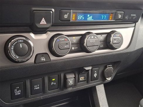 Used 2023 Toyota Tacoma Limited image 15