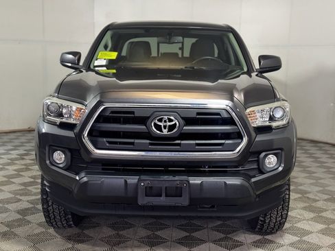 Used 2017 Toyota Tacoma SR5 image 8
