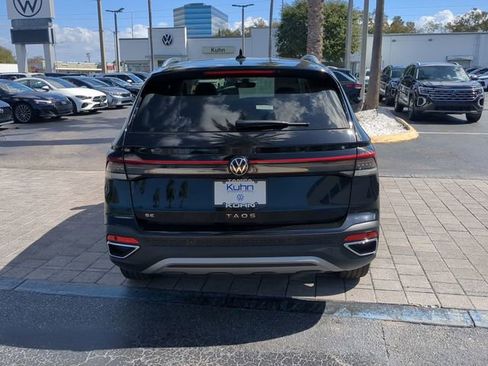 Certified 2025 Volkswagen Taos SE w/ Black Wheel Package image 5
