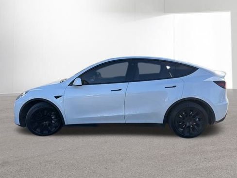 Used 2023 Tesla Model Y Long Range image 4