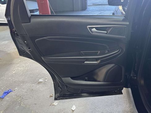 Used 2023 Ford Edge Titanium image 11